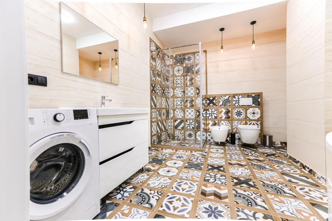 Double Skyhouse Exclusive Apartments Chisinau Bagian luar foto