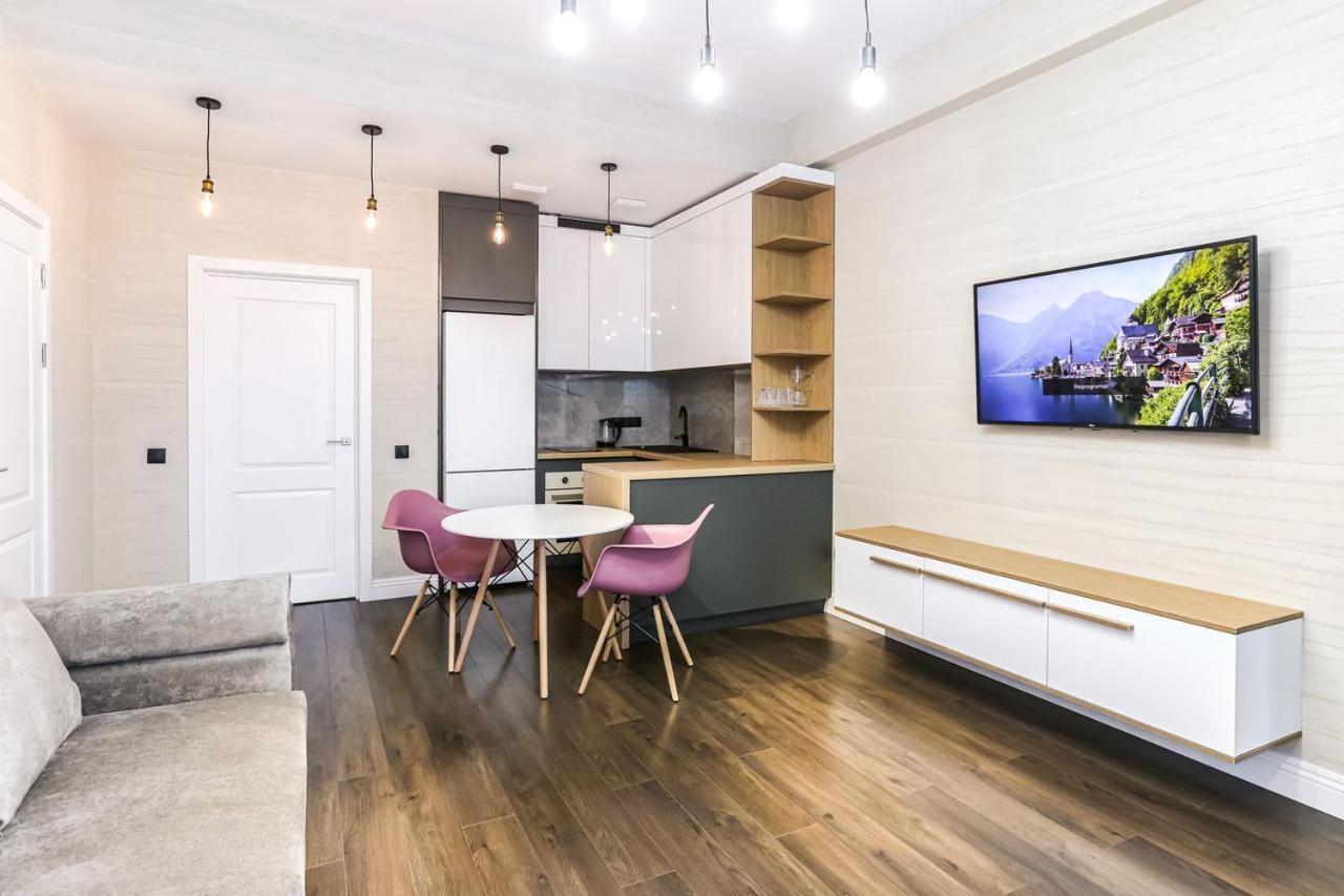 Double Skyhouse Exclusive Apartments Chisinau Bagian luar foto
