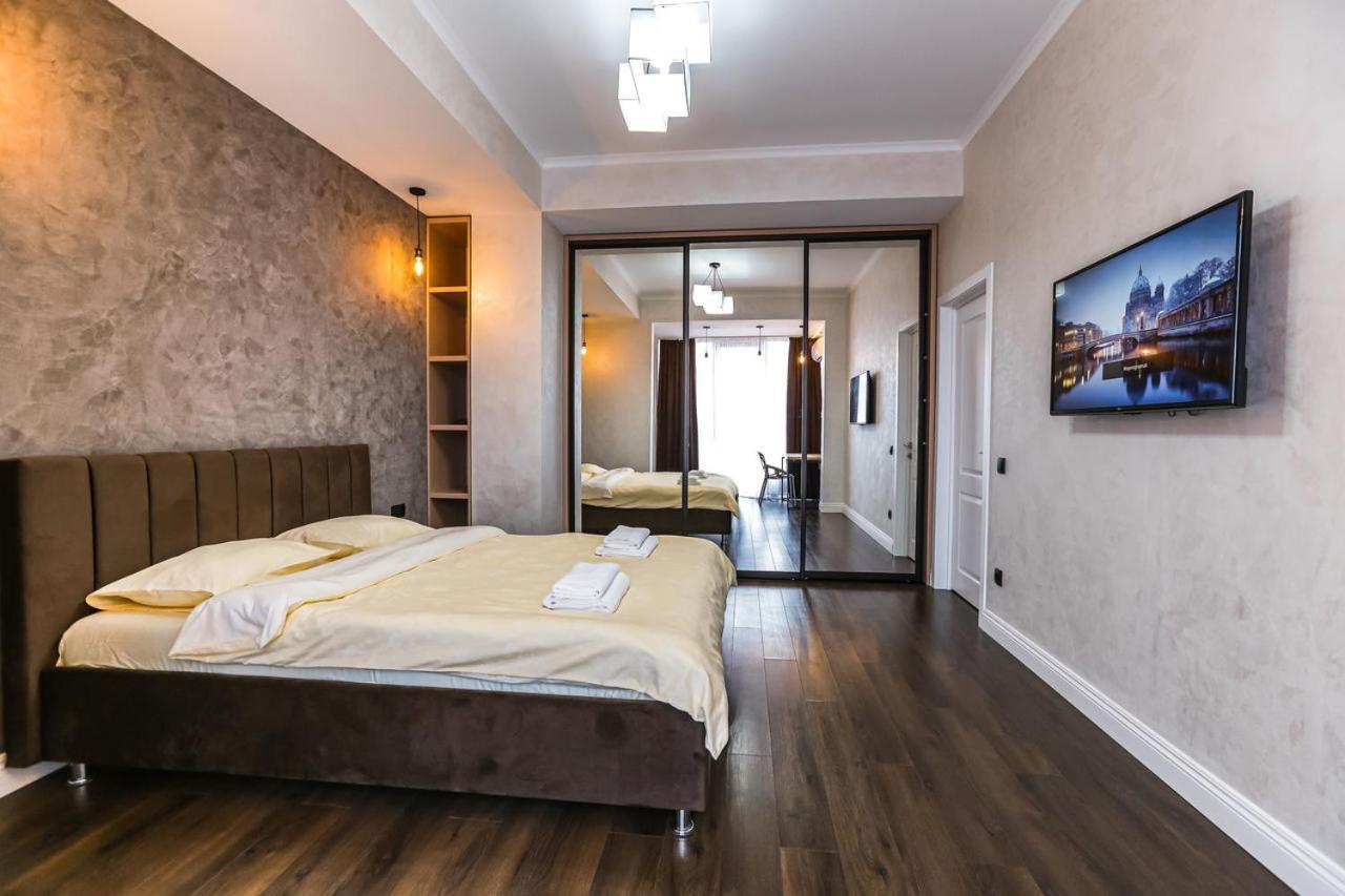 Double Skyhouse Exclusive Apartments Chisinau Bagian luar foto