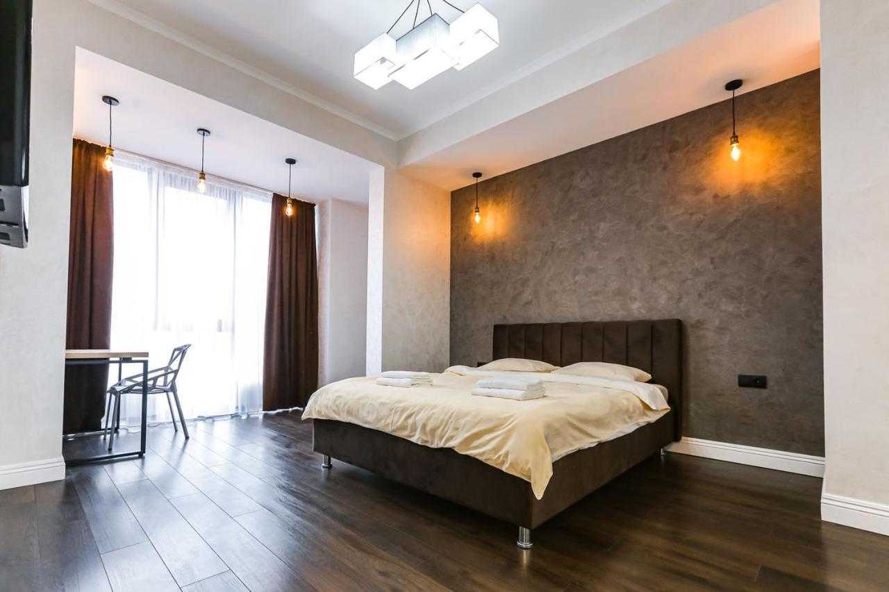 Double Skyhouse Exclusive Apartments Chisinau Bagian luar foto