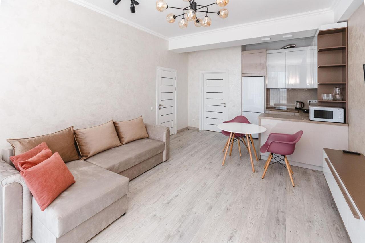 Double Skyhouse Exclusive Apartments Chisinau Bagian luar foto