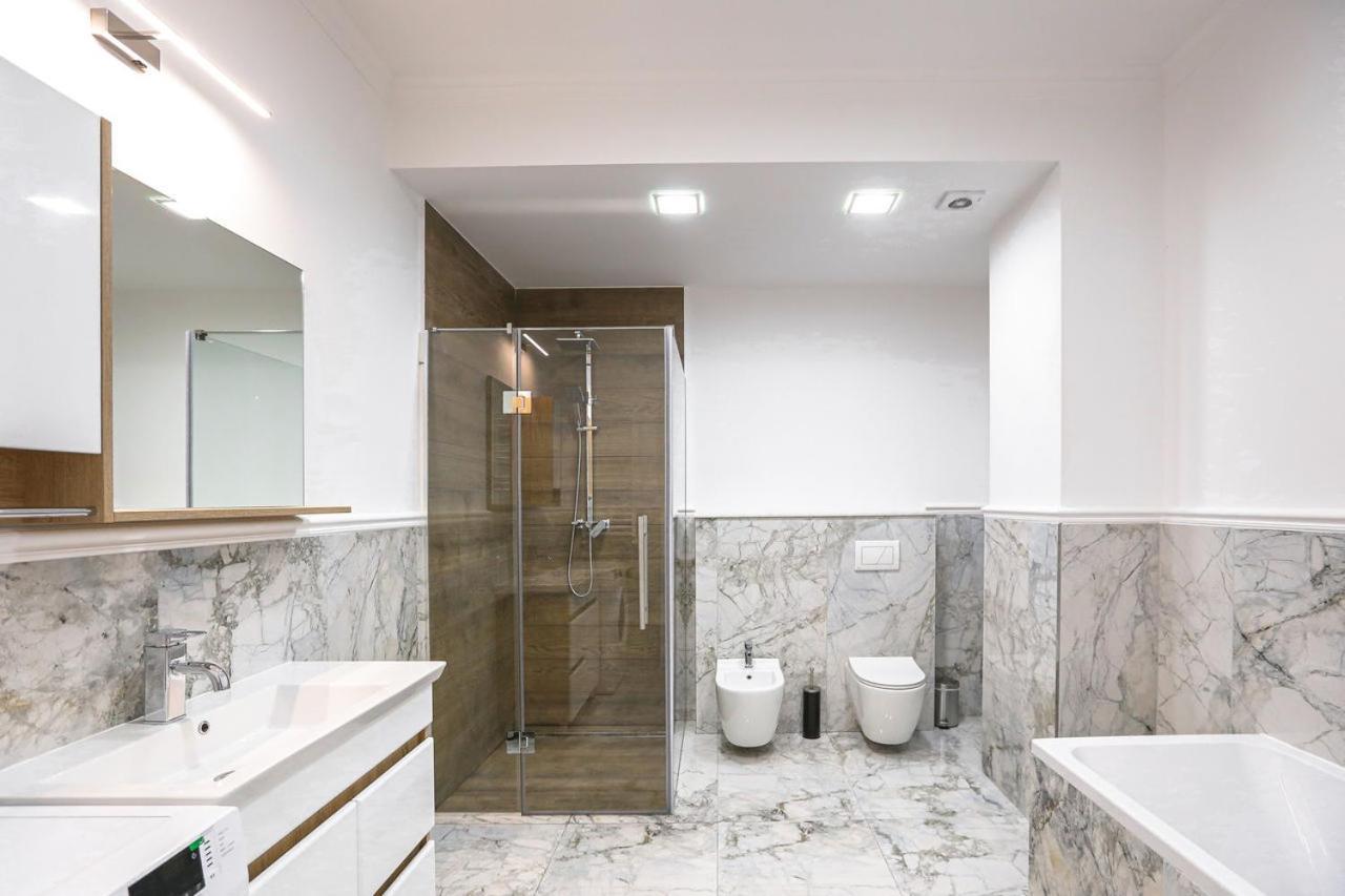 Double Skyhouse Exclusive Apartments Chisinau Bagian luar foto
