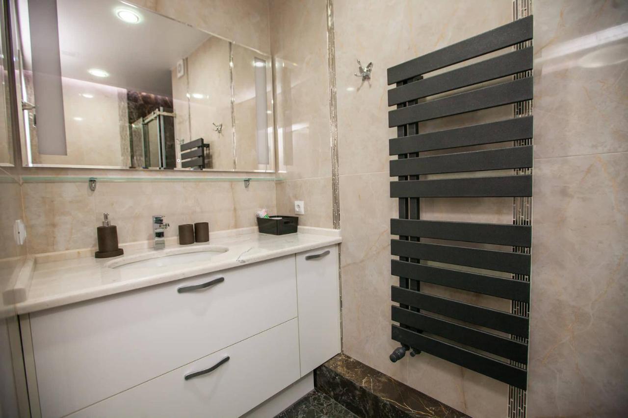 Double Skyhouse Exclusive Apartments Chisinau Bagian luar foto