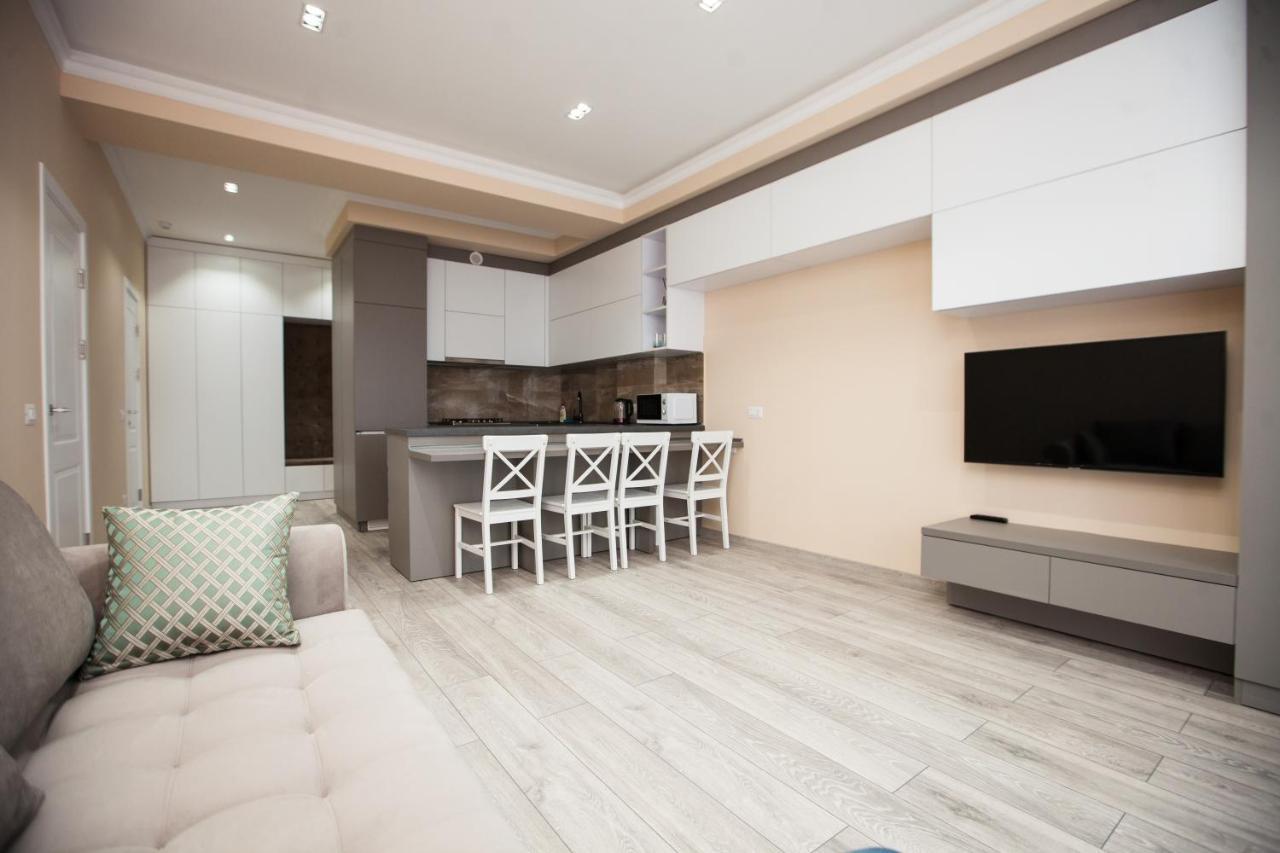 Double Skyhouse Exclusive Apartments Chisinau Bagian luar foto