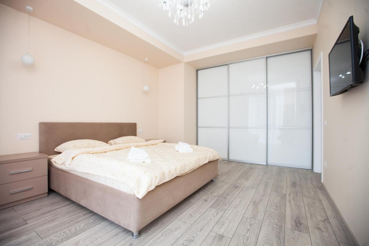 Double Skyhouse Exclusive Apartments Chisinau Bagian luar foto