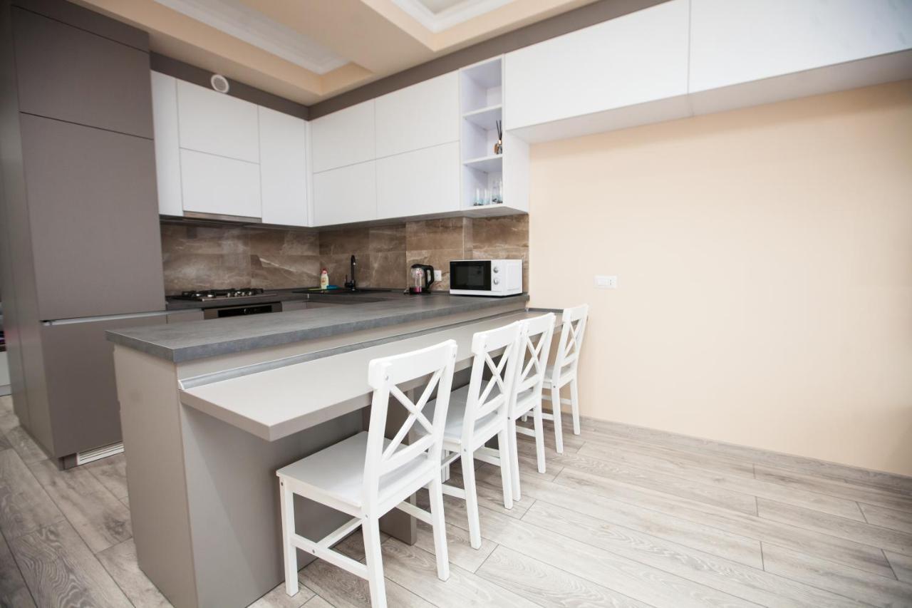 Double Skyhouse Exclusive Apartments Chisinau Bagian luar foto