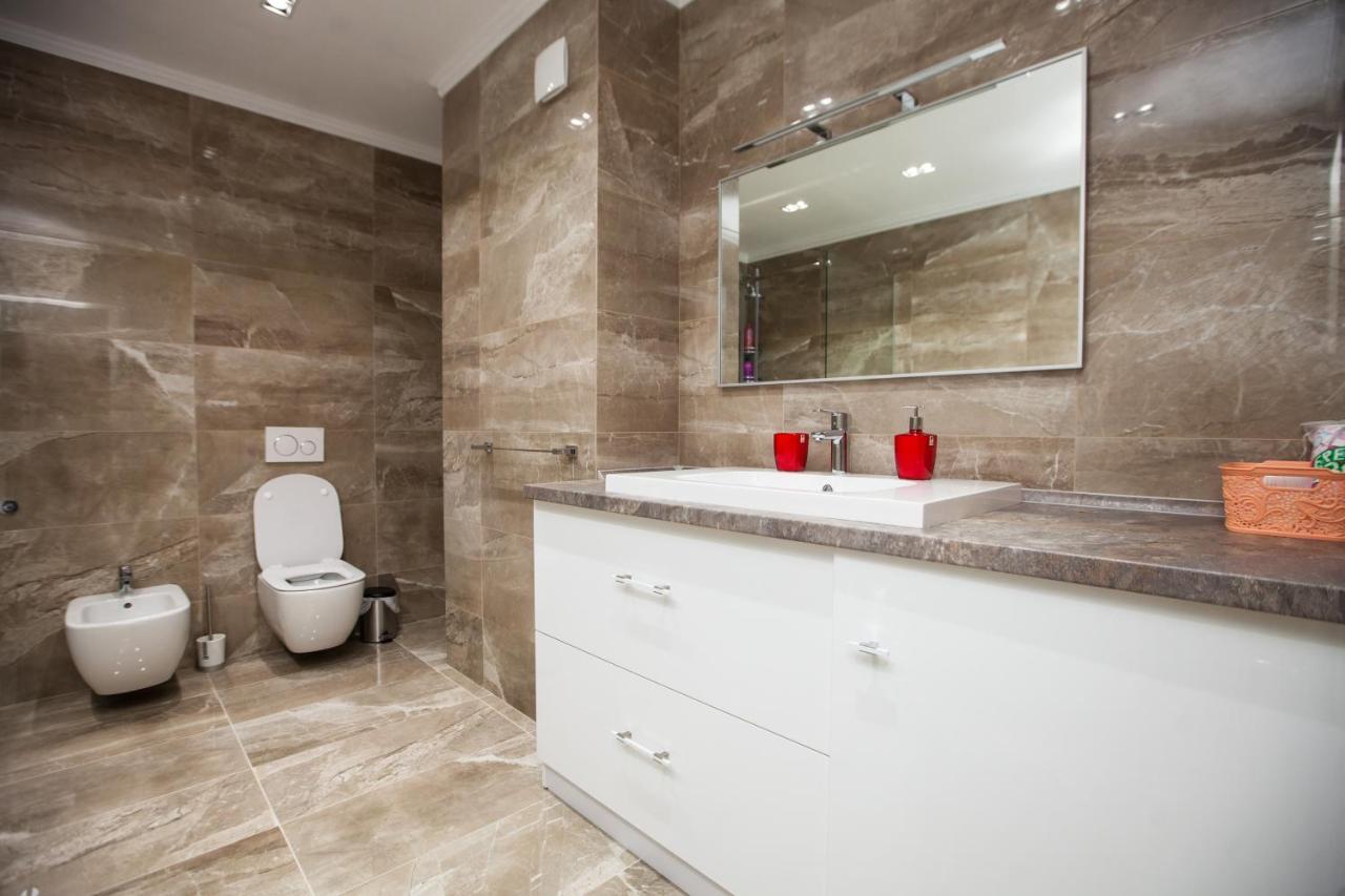 Double Skyhouse Exclusive Apartments Chisinau Bagian luar foto