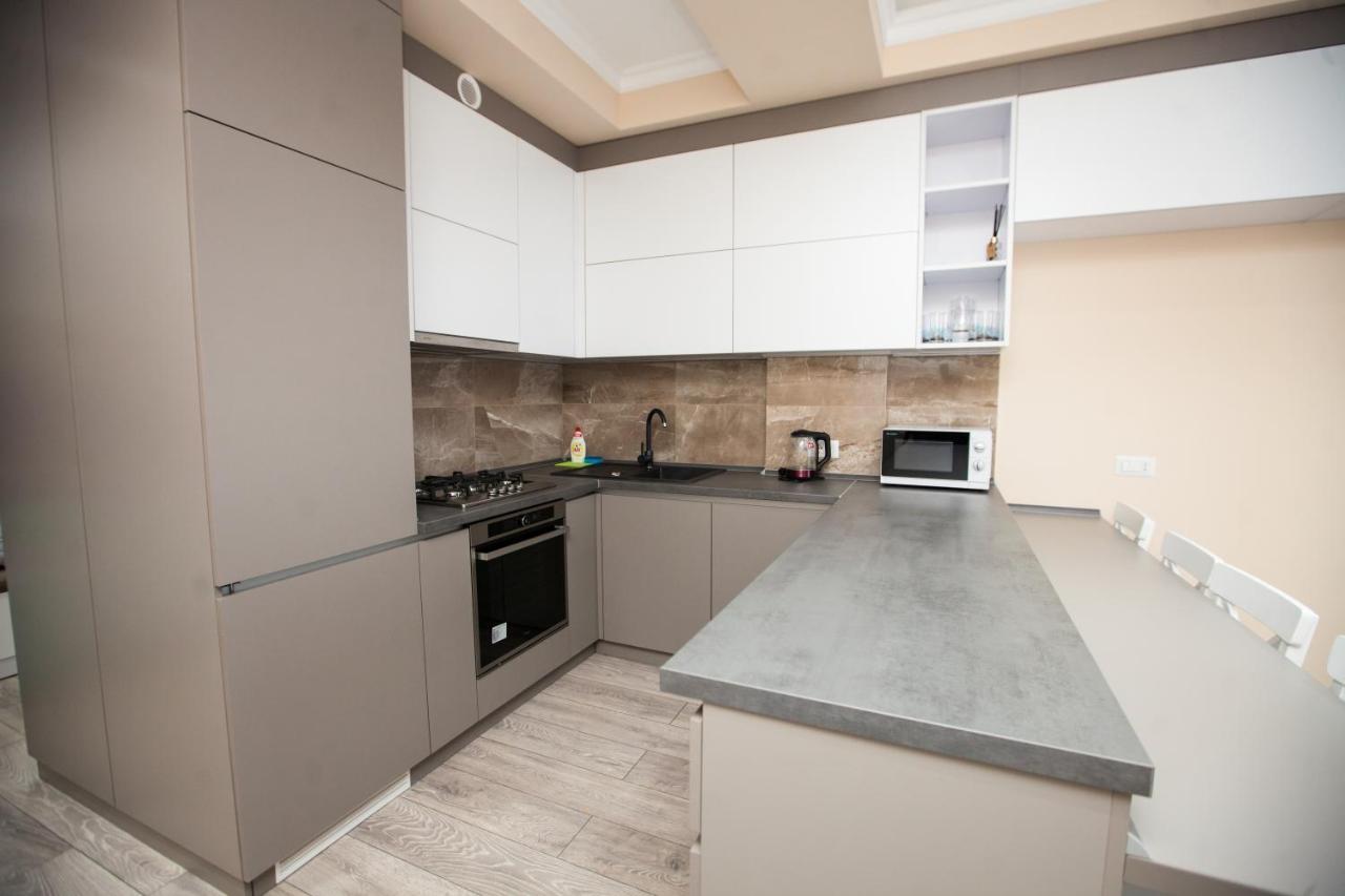 Double Skyhouse Exclusive Apartments Chisinau Bagian luar foto