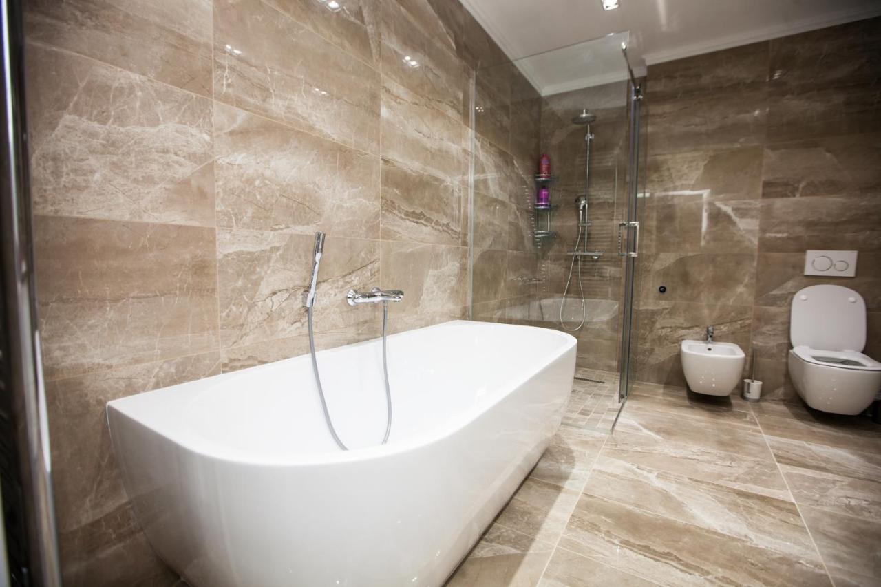 Double Skyhouse Exclusive Apartments Chisinau Bagian luar foto