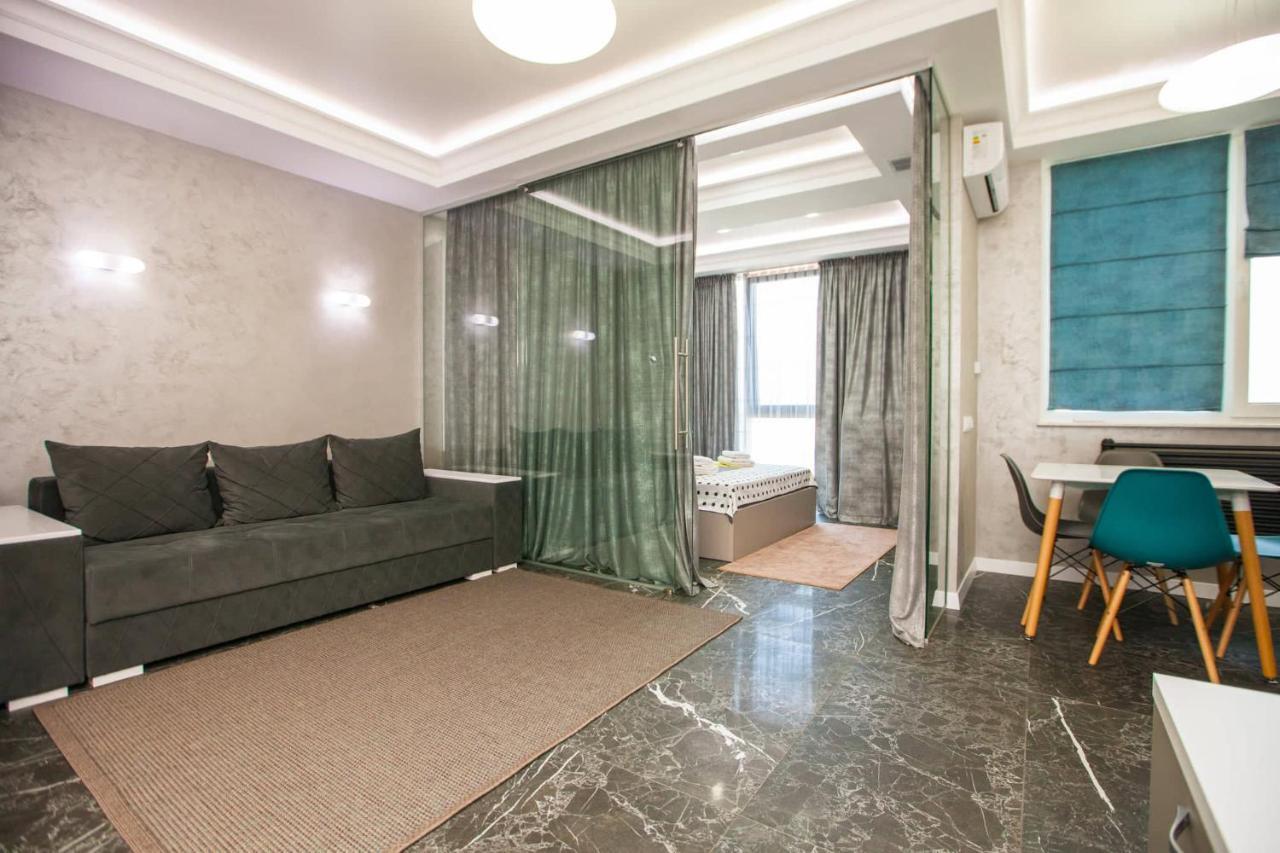Double Skyhouse Exclusive Apartments Chisinau Bagian luar foto