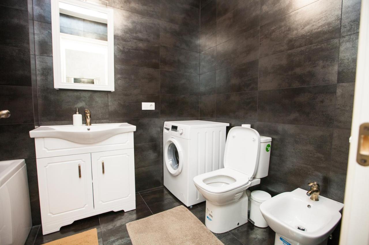 Double Skyhouse Exclusive Apartments Chisinau Bagian luar foto