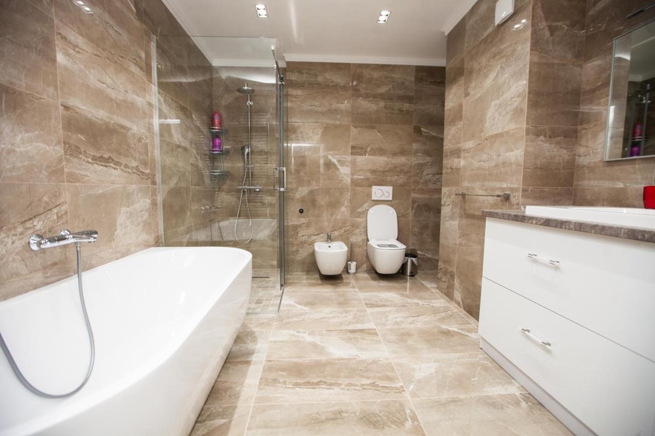 Double Skyhouse Exclusive Apartments Chisinau Bagian luar foto
