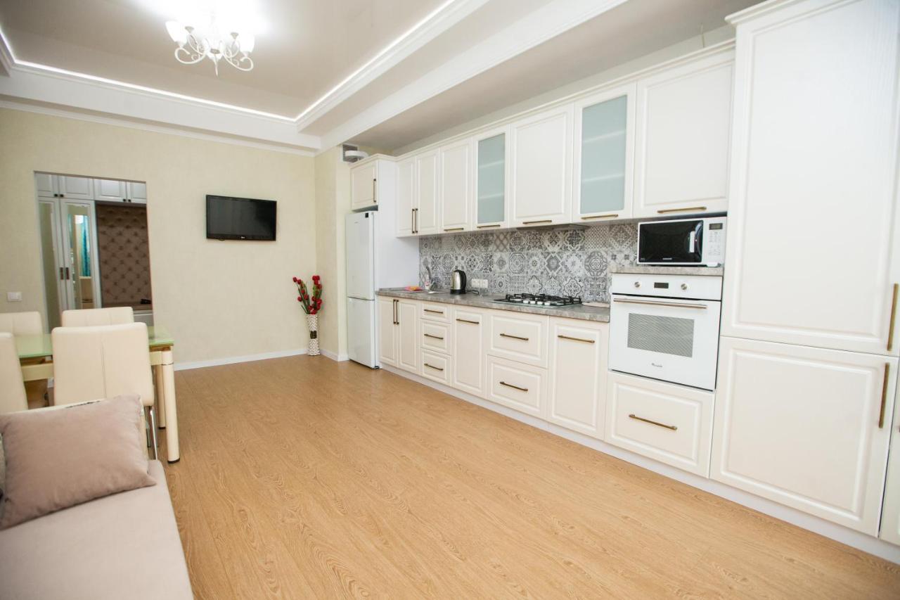 Double Skyhouse Exclusive Apartments Chisinau Bagian luar foto