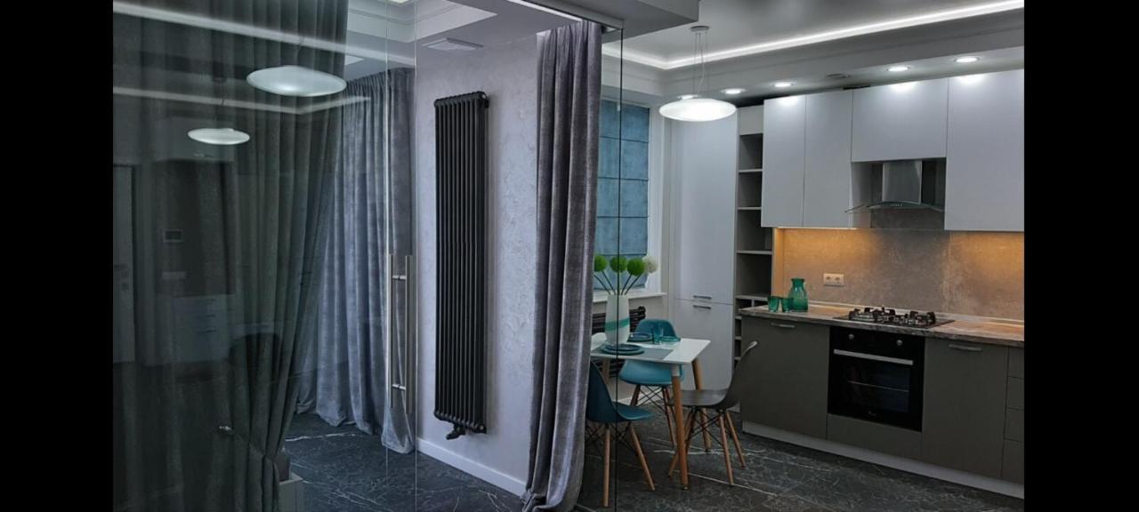 Double Skyhouse Exclusive Apartments Chisinau Bagian luar foto