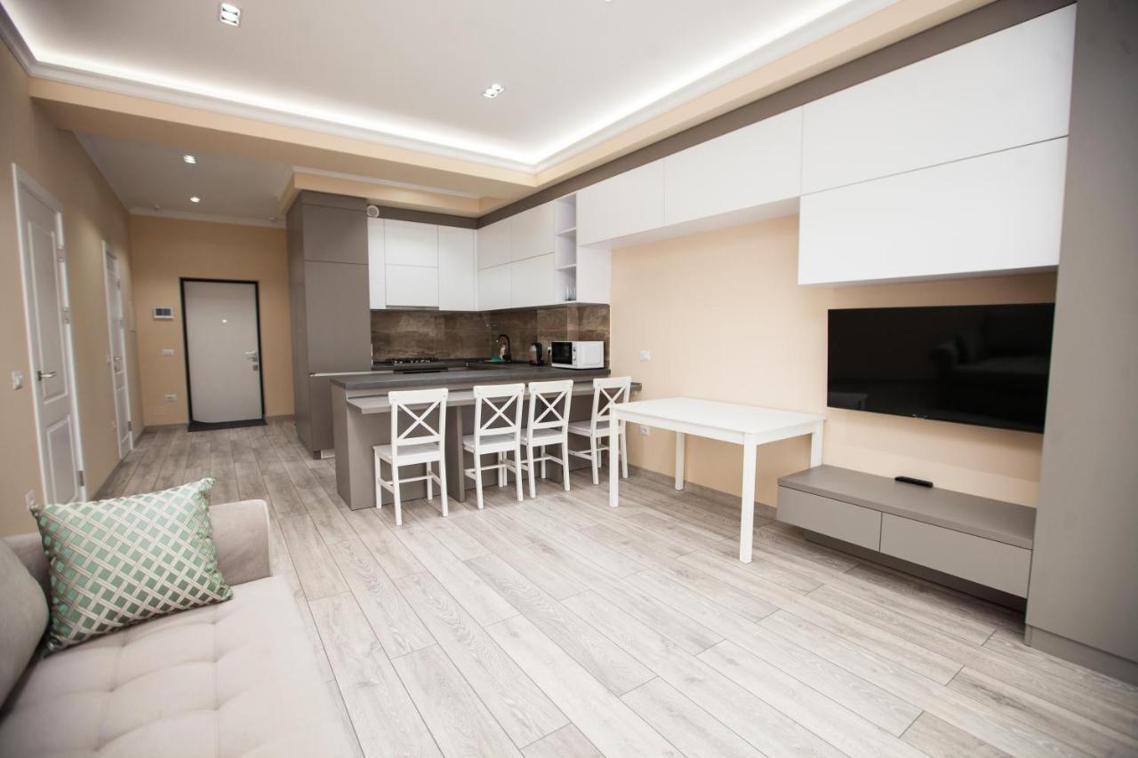 Double Skyhouse Exclusive Apartments Chisinau Bagian luar foto